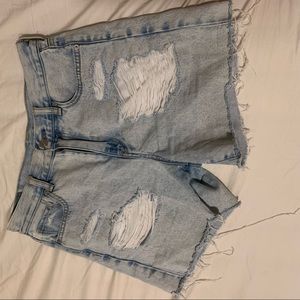 American Eagle Denim Mom Short - light wash